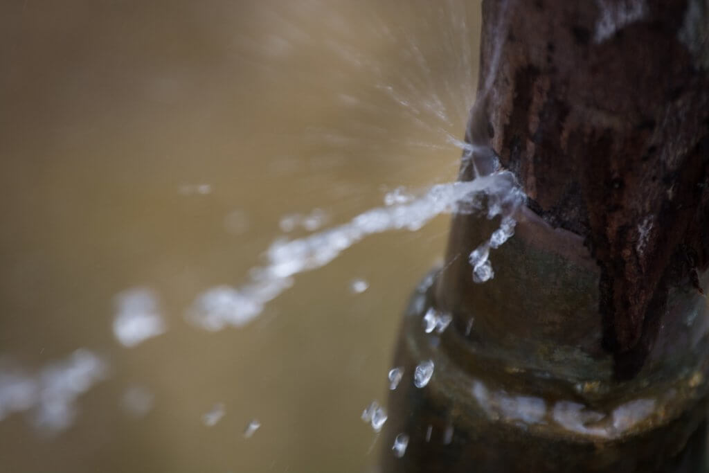 What to do if a pipe bursts or begins to leak?