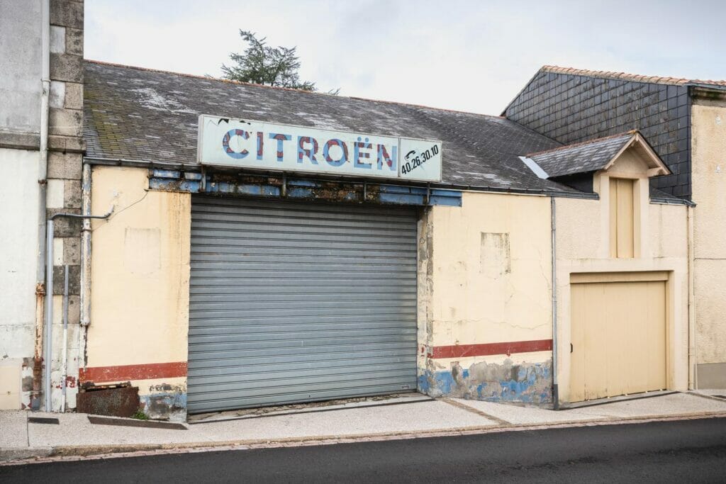 We buy lock up garages fast in BEVERLEY