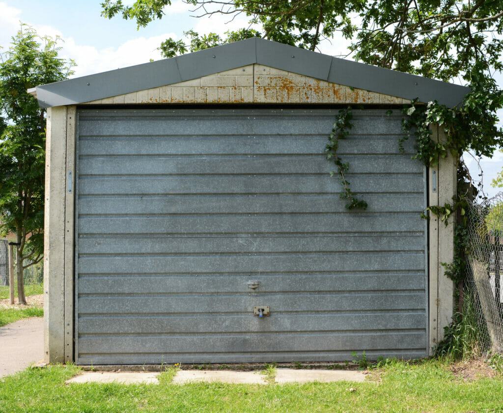 We Buy Lock up Garages Fast in CLEETHORPES